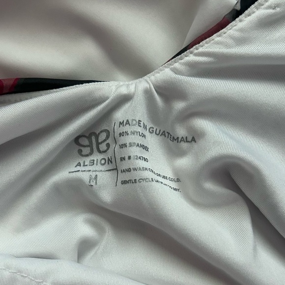 Albion Fit Cape One Piece Swimsuit in Desert Rose Sz M *no belt* - Picture 10 of 10